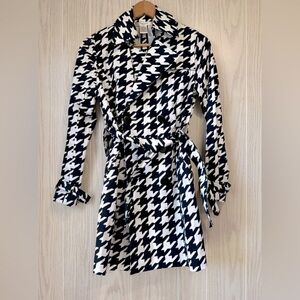 Vertigo Paris Women’s Black & White Houndstooth Belted Trench Coat Size S